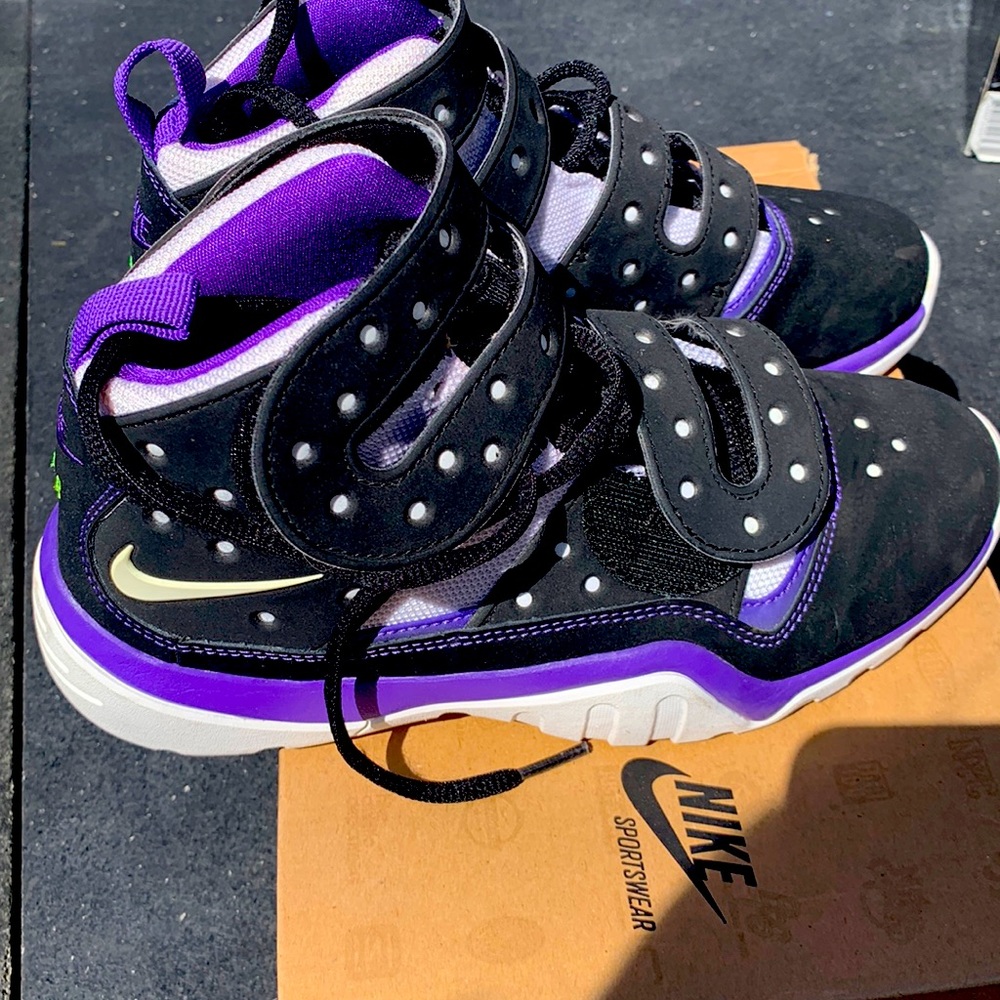 Nike Basketball - Sharkleys